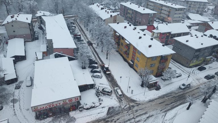 Snijeg otežava saobraćaj, kvarovi na elektromreži
