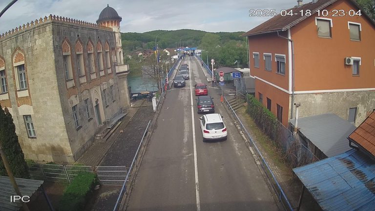 AMS Srpske upozorava na velike gužve na graničnim prelazima: Informacije na broj 1285