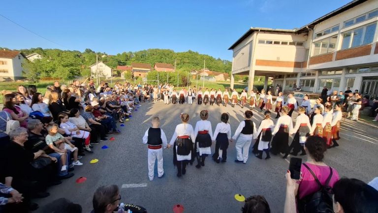 Razigrana mladost u Dobrljinu