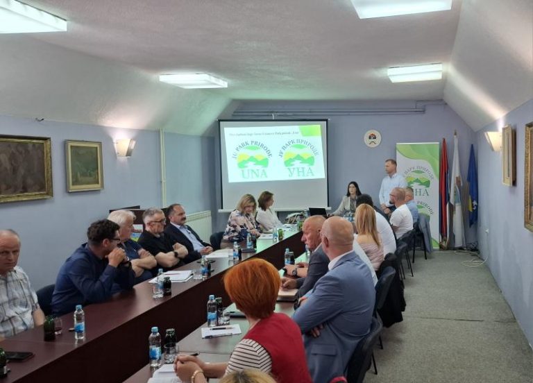 U Kostajnici održan okrugli sto na temu problematike Trgovske gore