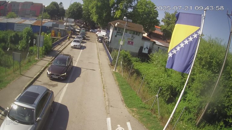 Gužva na više graničnih prelaza