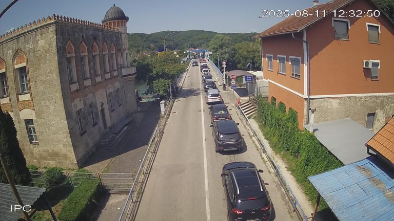 Gužve na većini graničnih prelaza