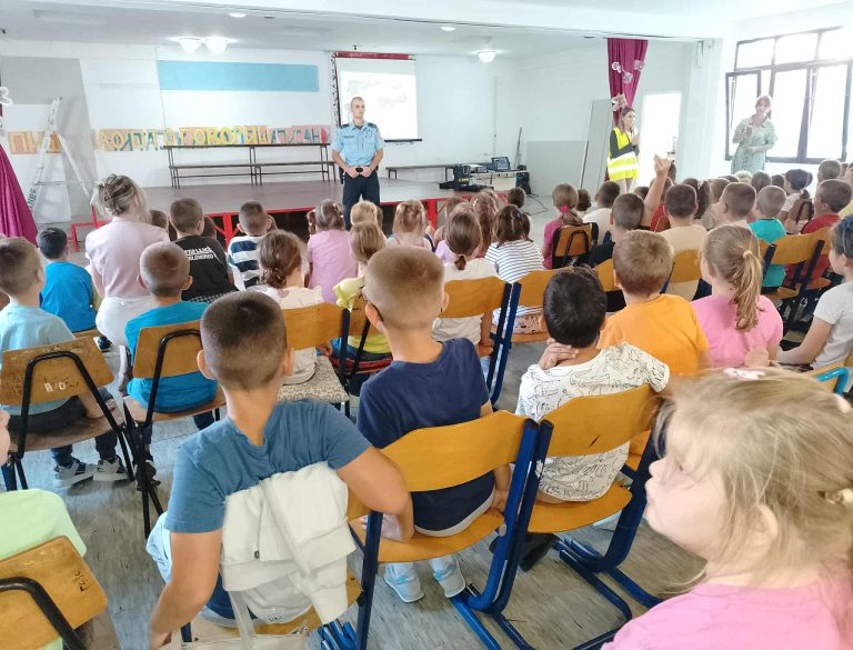 Održano predavanje o bezbjednosti djece u saobraćaju