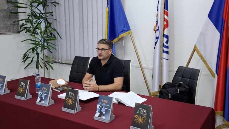 Nenad Gugl promovisao tri romana