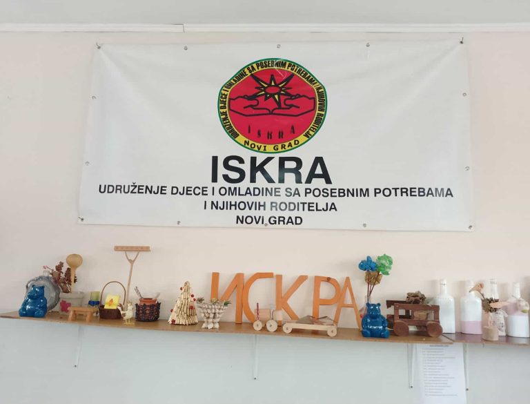 Udruženje “Iskra” : Akcija prikupljanja paketića