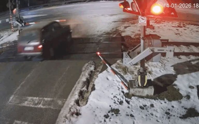 Identifikovan i lišen slobode vozač koji je oštetio polubranik na pružnom prelazu 