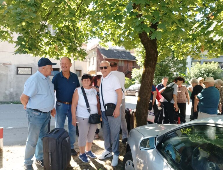 Penzioneri otputovali u Teslić na banjsku rehabilitaciju