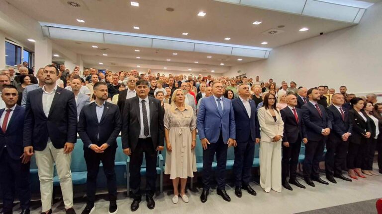 Na izbornom skupu predstavljeni kanidati SNSD-a